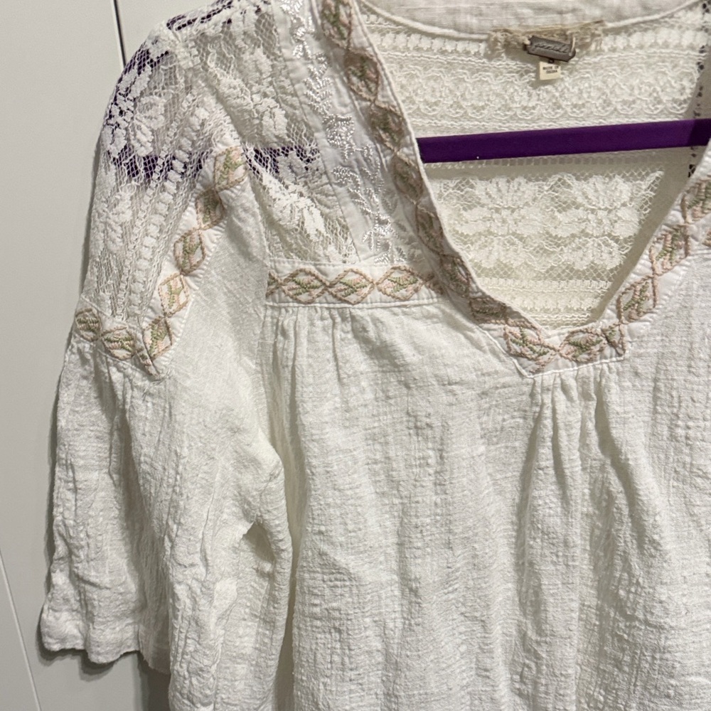 Gimmicks Embroidered Top - Picture 3 of 6